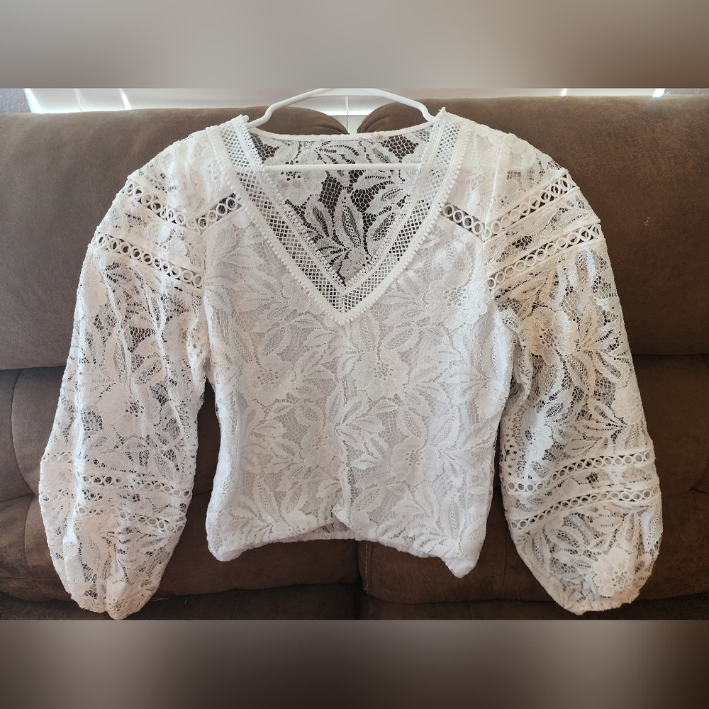 Buckle lace blouse